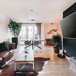 Stilvolle 4-Raumwohnung im Zentrum von Dresden Apartment