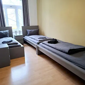 altbauwohnung-direkt-an-der-karli-mit-balkon-netflix-inklusive.bestleipzighotels.com/